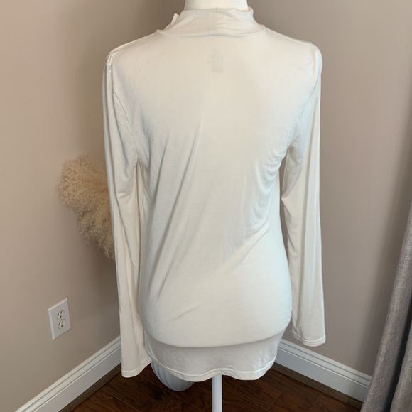 Aerie white turtleneck - Picture 4 of 10